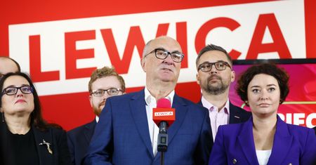 "Ostateczna kompromitacja". Lewica komentuje tekst WP o Tomczaku