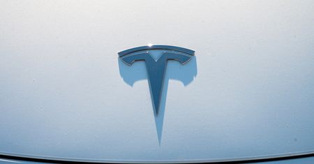 Tesla pobiła swój rekord. Celu Elona Muska jednak nie osiągnęła