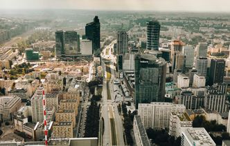 Zabytkowa kamienica w centrum Warszawy przejęta przez deweloperów? Aktywiści protestują