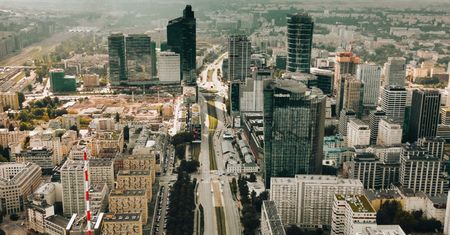 Zabytkowa kamienica w centrum Warszawy przejęta przez deweloperów? Aktywiści protestują