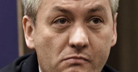 Radni Słupska mają dość Biedronia? "To picer. Ciągnie go do parlamentu"