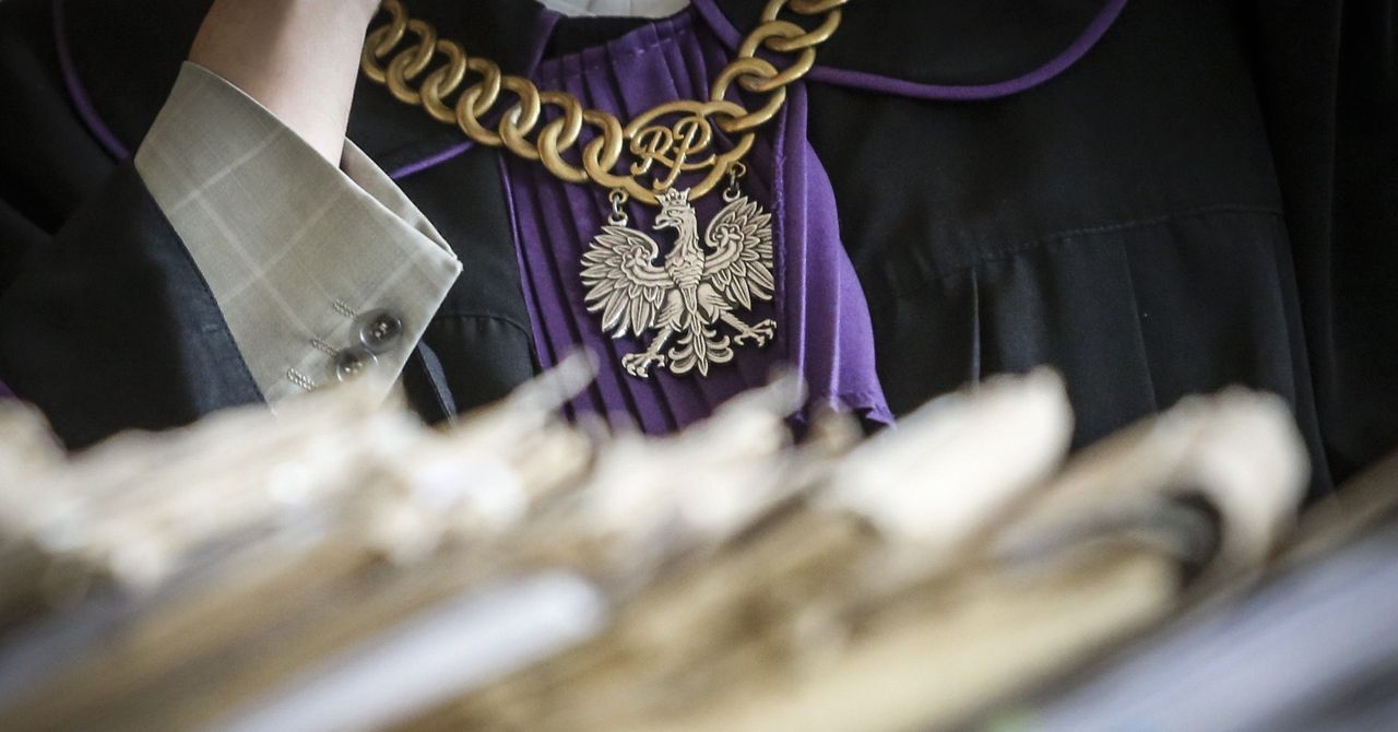 Jarocin: Proboszcz miał doprowadzić do samobójstwa wikariusza. Rusza proces. "W powietrzu wisi atmosfera linczu"