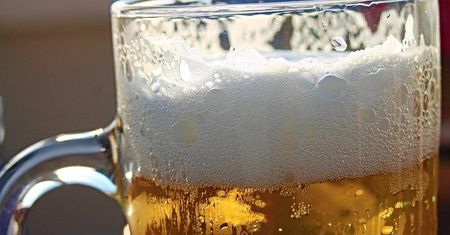 Po kilku „piwkach” postanowił potrenować jazdę autem. Straty na 4 tys. zł