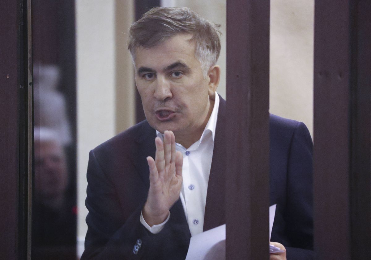 Saakaszwili rozpoczął kolejny strajk głodowy. Chce brać udział w rozprawie