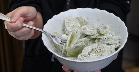 Zetrzyj i dodaj do mizerii. Każdy będzie pytał o składnik, który nadaje takiego smaku