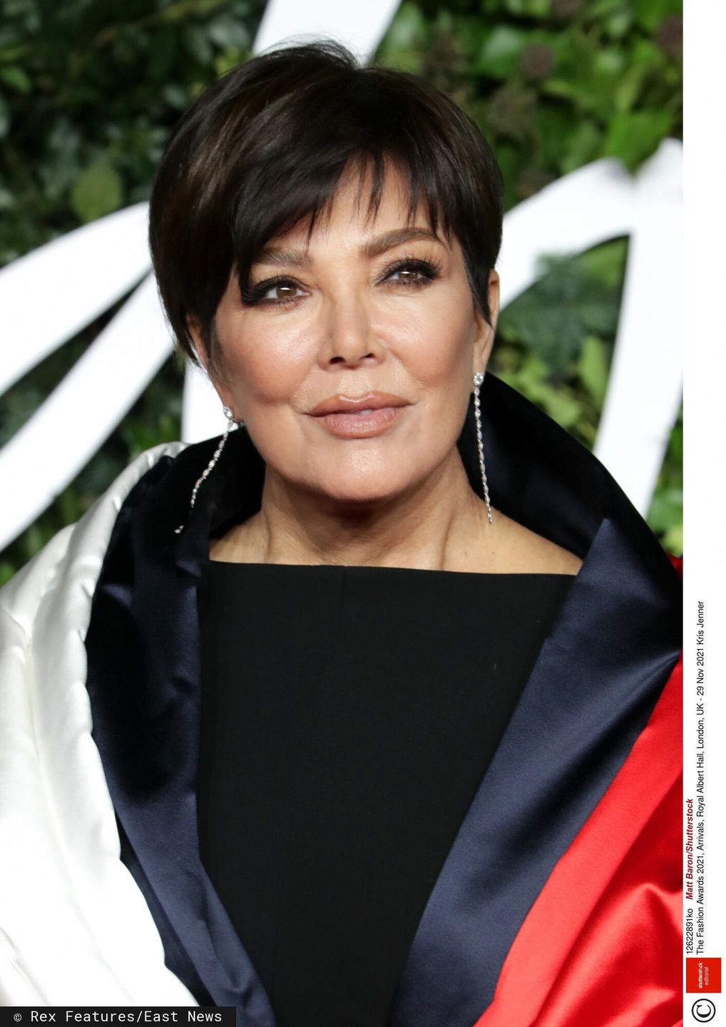 Kanye West publikuje nagłówek newsa, mówiący, że chłopak Kris Jenner ZDRADZIŁ JĄ w nocnym klubie