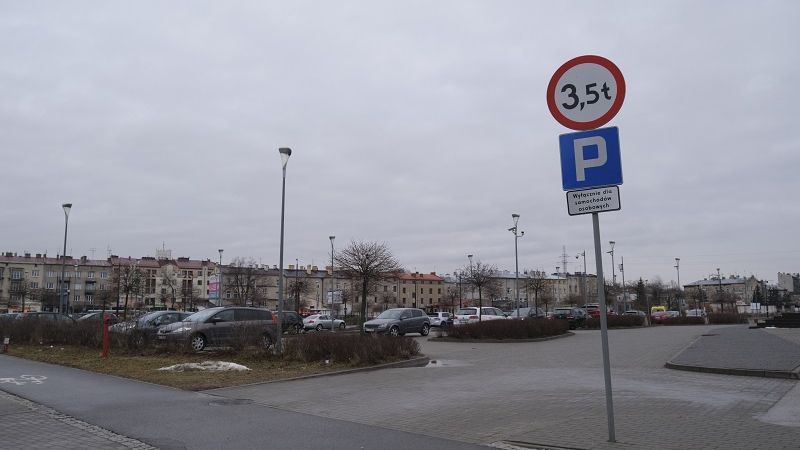 MOSiR zamierza wprowadzić płatny parking przed basenami przy Al. Zygmuntowskich