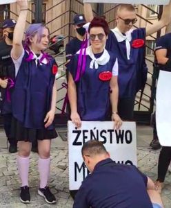 "Gruntujemy cnoty niewieście". Protest przed MEN przeciwko Czarnkowi