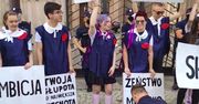 "Gruntujemy cnoty niewieście". Protest przed MEN przeciwko Czarnkowi