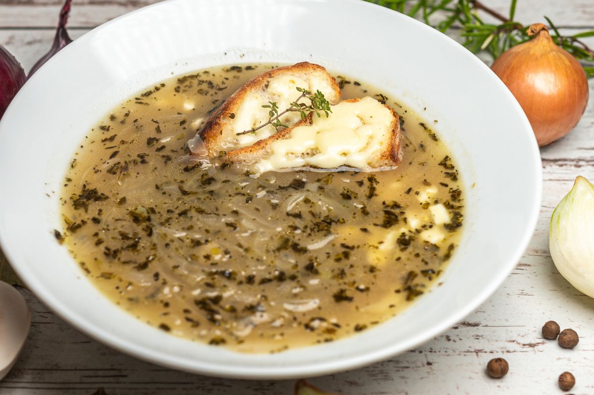 Tania i szybka zupa, którą zajadali się królowie. Idealna na deszczowy dzień