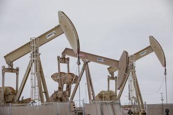 Ropa drożeje po serii ciosów w obiekty energetyczne na Bliskim Wschodzie