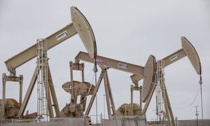 Ropa drożeje po serii ciosów w obiekty energetyczne na Bliskim Wschodzie