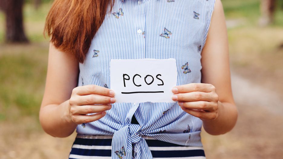 PCOS (zespół policystycznych jajników): objawy i leczenie
