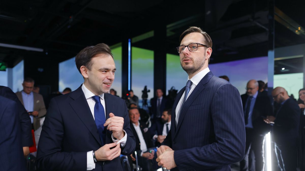 Min. finansów Andrzej Domański i szef MAP Jakub Jaworowski.