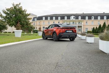 Pierwsza jazda prototypową Toyotą C-HR+ - Japończycy odrobili lekcje