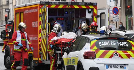 Atak w Paryżu. Napastnik okłamał władze. Był dorosły, brał zasiłek dla nieletnich