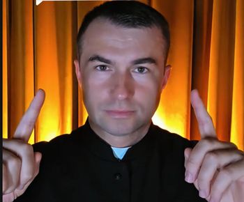 Ks. Picur zapytany o "Księdza z osiedla". Odpowiedział jednym zdaniem