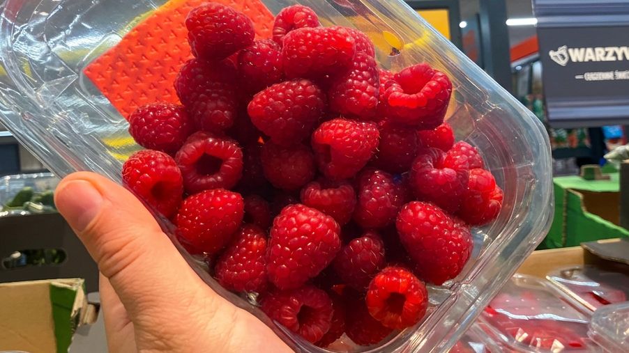 Maliny są w Biedronce po 9,99 za opakowanie