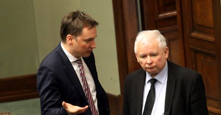 Drwiny z tarć w obozie władzy. "PiS jak PZPR"