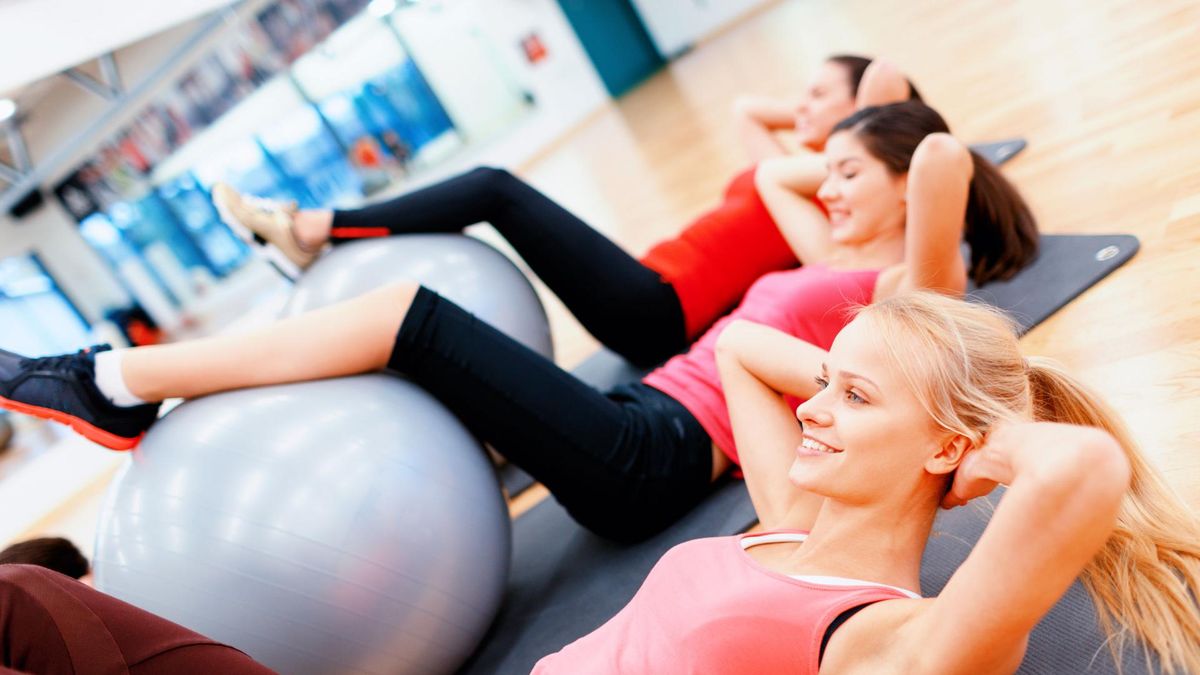 Kayla Itsines - trenerka fitness, program Bikini Body Guide, aplikacja Sweat With Kayla