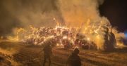 Rolnik stracił słomę na zimę. "Prawie tysiąc balotów poszło z dymem"