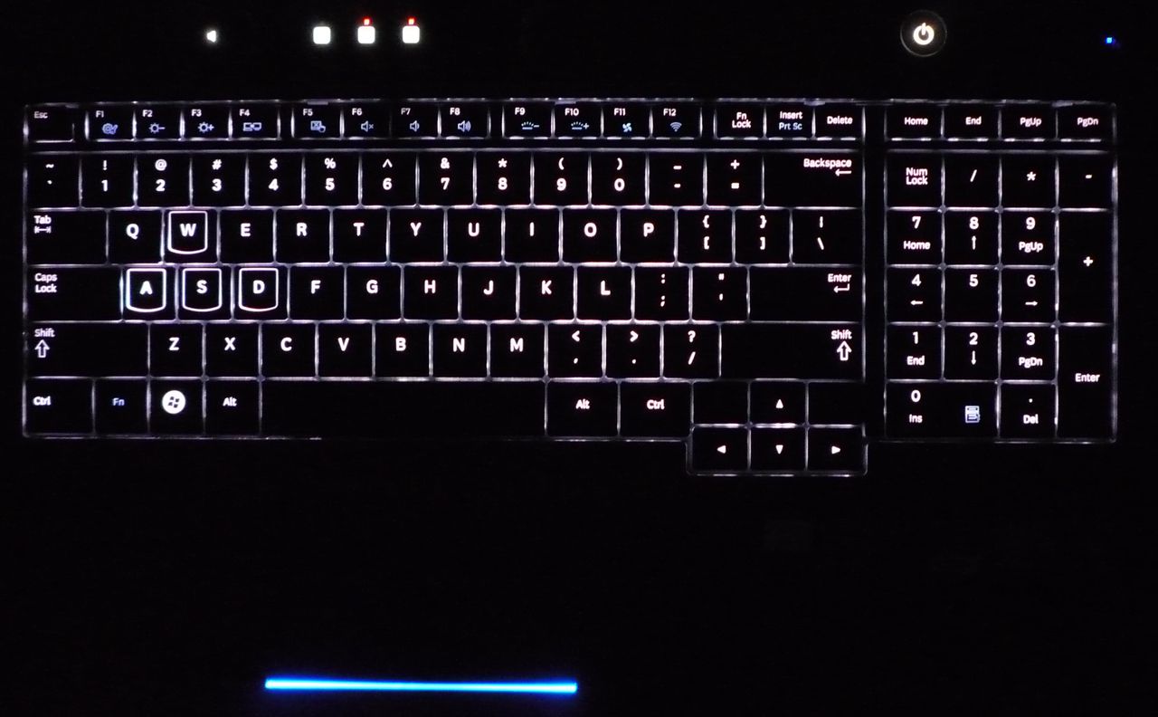 Samsung 700G7C - podświetlenie klawiatury (standard)