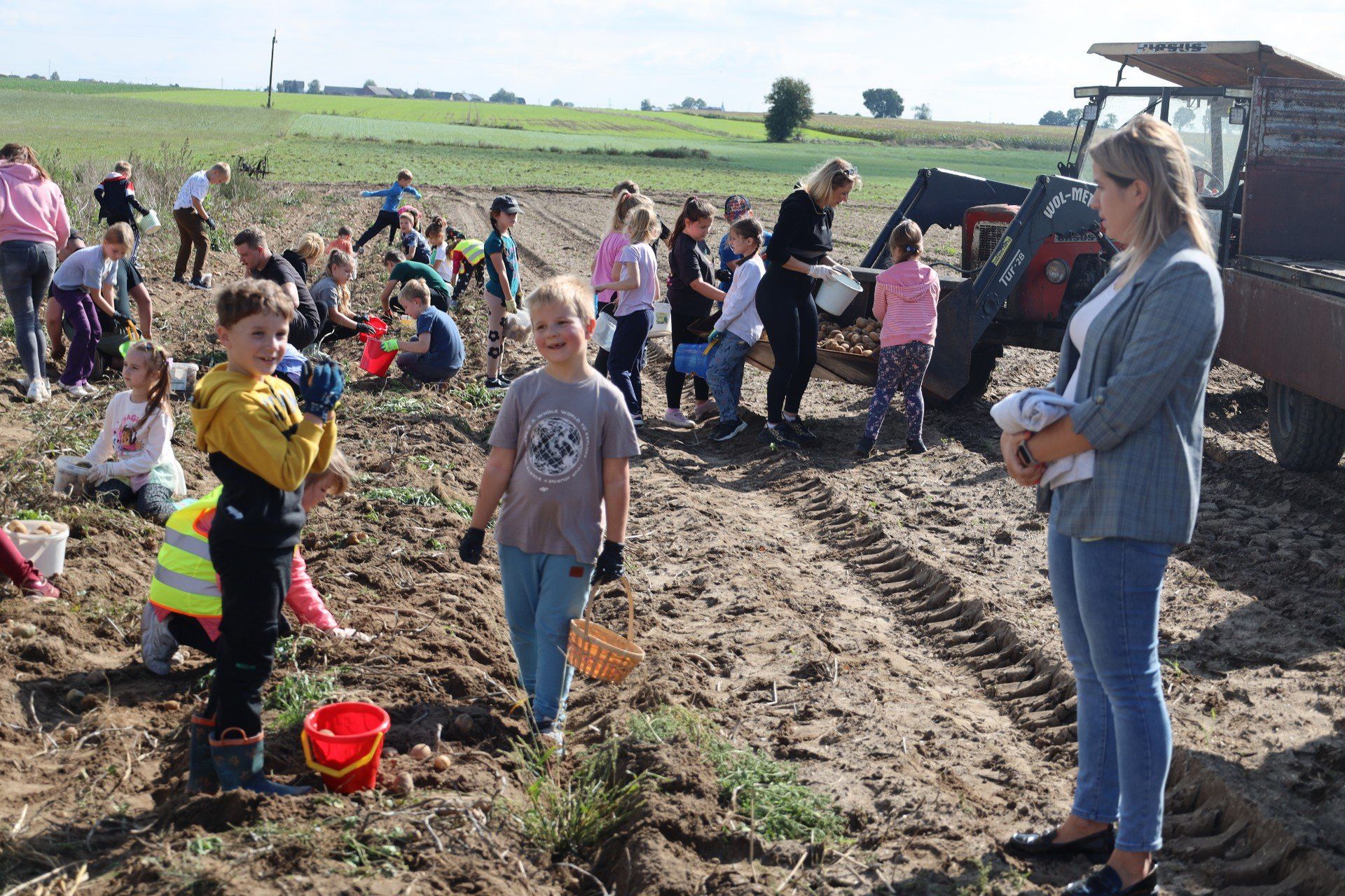 To nie tylko okazja do nauki, ale także do integracji i kultywowania regionalnych tradycji, zakończona wspólnym ogniskiem i pyszną kiełbaską