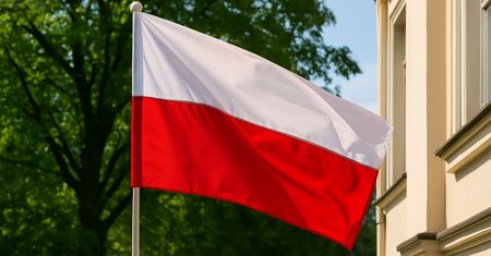 Dlaczego warto wywiesić flagę? Symbolika Dnia Flagi RP