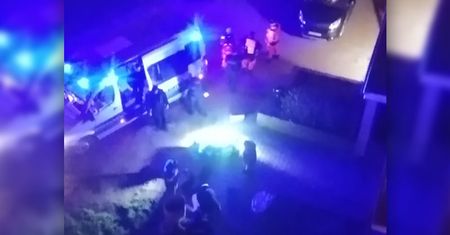 Mężczyzna wyskoczył z balkonu na siódmym piętrze. Sąsiedzi widzieli jak spada