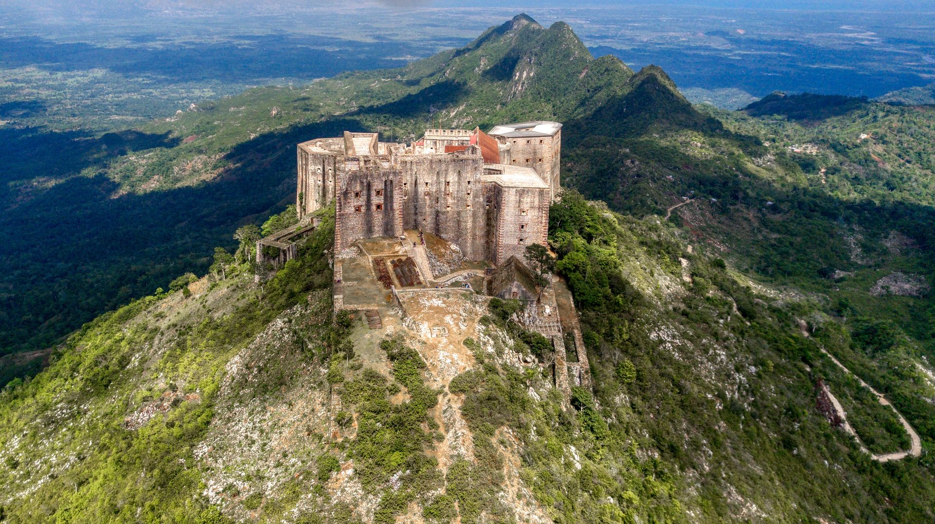 Tragedia w cytadeli. Wśród stłoczonych turystów nagle wybuchła panika