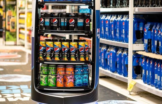 Produkty Pepsi sprzedawane przez interaktywne eRoboty w sklepach Carrefour