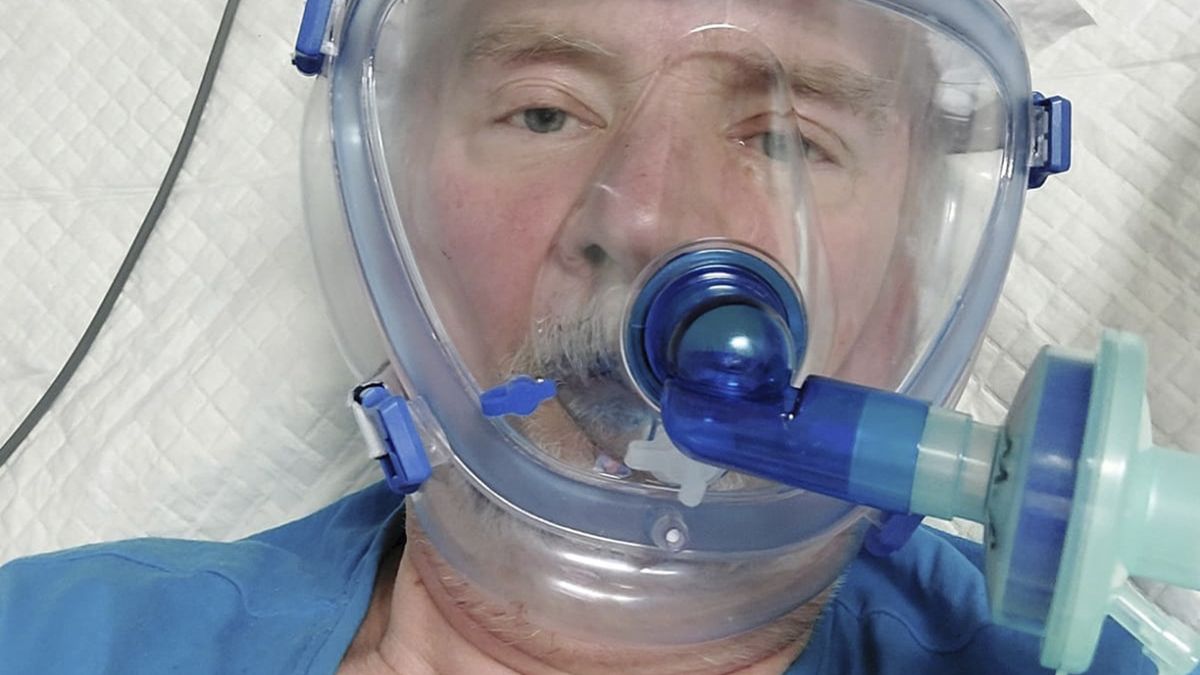 Andrzej Rozpłochowski trafił pod respirator z powodu infekcji COVID-19
