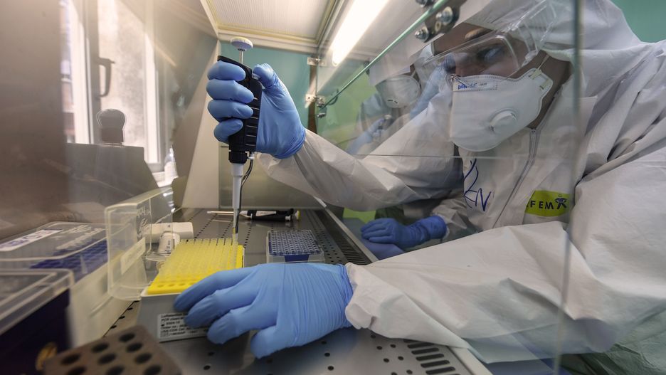 NAPLES, CAMPANIA, ITALY - 2020/06/13: A medical technician works in the laboratory of the Infectious diseases department for coronavirus (COVID-19)handling samples of coronavirus COVID 19 tests at the microbiology laboratory of Naples. (Photo by Salvatore Laporta/KONTROLAB/LightRocket via Getty Images)
