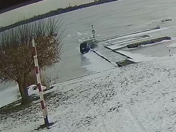 Wjechał na lód, zniszczył pomost. Są zarzuty