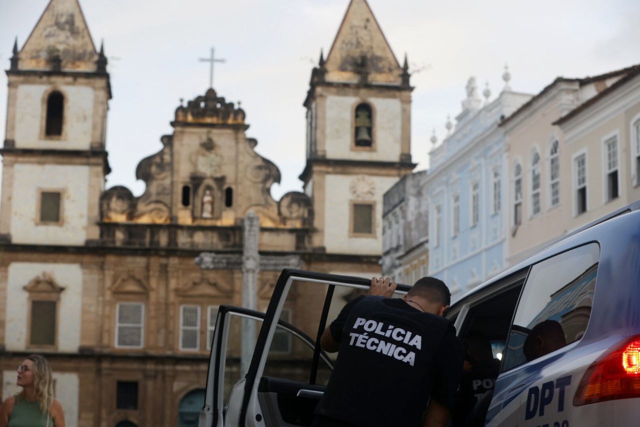 Zwiedzali kościół, gdy nagle "w suficie otworzyła się ogromna dziura". Turystka nie żyje