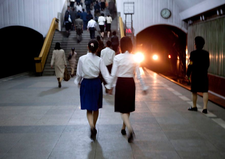 Metro w Pjongjang jest naprawdę wielkim systemem schronu bombowego.
