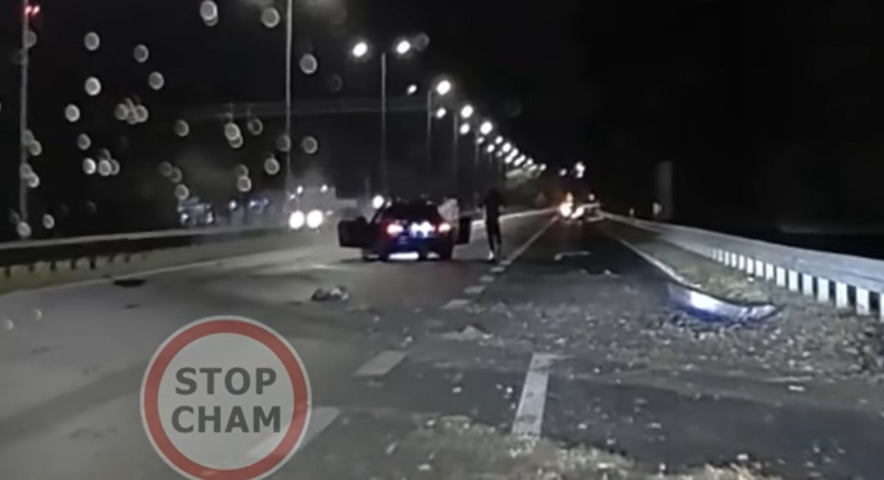 Rozbił BMW na barierkach. "Zero mandatu". Policja komentuje