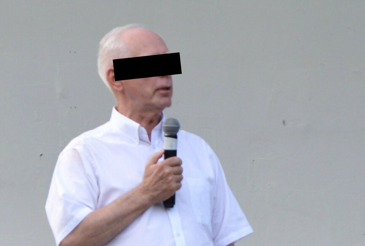 Sprzedawał zioła i produkty lecznicze w sieci. Znany znachor stanie przed sądem za brak zezwolenia