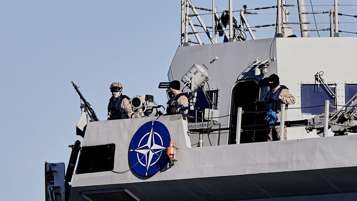 ESPS Juan de BorbonAdam War�awaarmia, ESPS Juan de Borbon, gdynia, marynarka wojenna, marynarz, nato, okr�t, port, sojusz, sta�y zesp� si� morskich, wojsko