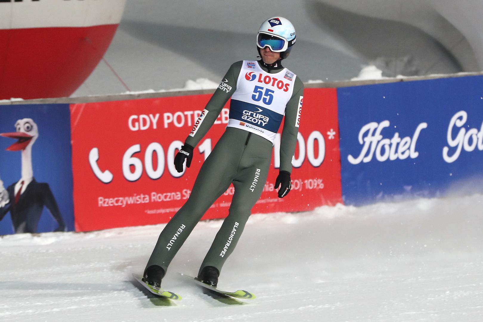 Zakopane, 23.12.2021. Zwycięzca Kamil Stoch podczas mistrzostw Polski w skokach narciarskich, 23 bm. w Zakopanem. (gj) PAP/Grzegorz Momot
