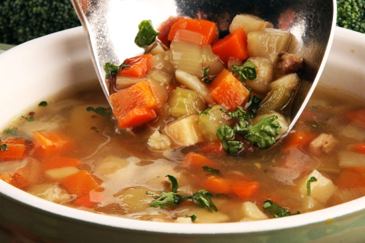 Wlej odrobinę do zupy jarzynowej. Podkręci jej smak lepiej niż popularna maggi