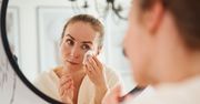 Pięć błędów, które popełniasz w pielęgnacji twarzy. Przez nie skóra szybciej się starzeje