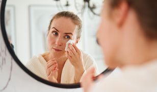 Pięć błędów, które popełniasz w pielęgnacji twarzy. Przez nie skóra szybciej się starzeje