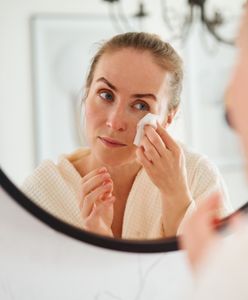 Pięć błędów, które popełniasz w pielęgnacji twarzy. Przez nie skóra szybciej się starzeje