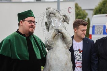 Wrocław: Na kampusie SWPS odsłonięto niecodzienny pomnik