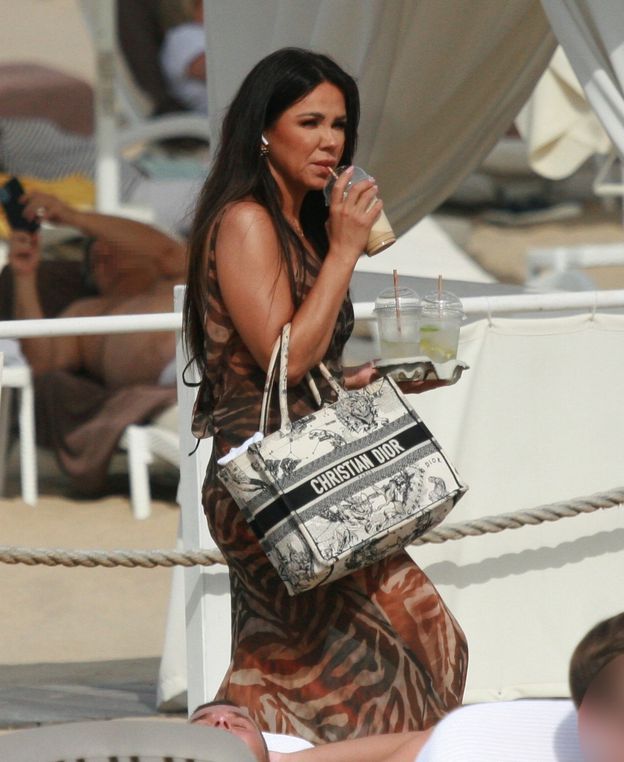 Sylwia Bomba KOMENTUJE zdjęcia z Grzegorzem Collinsem z sopockiej plaży! Robi się poważnie?