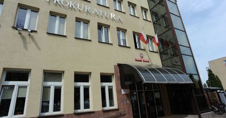 Wyrodny syn ze Słupska znęcał się nad matką. Miał jej złamać kręgosłup