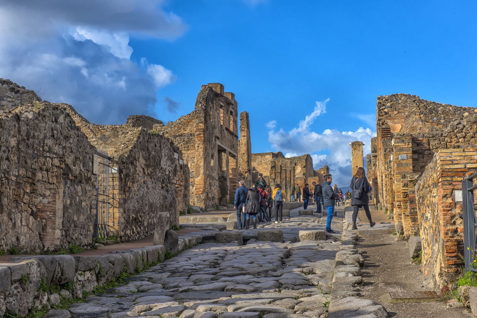 Turyści coraz chętniej odwiedzają Pompeje