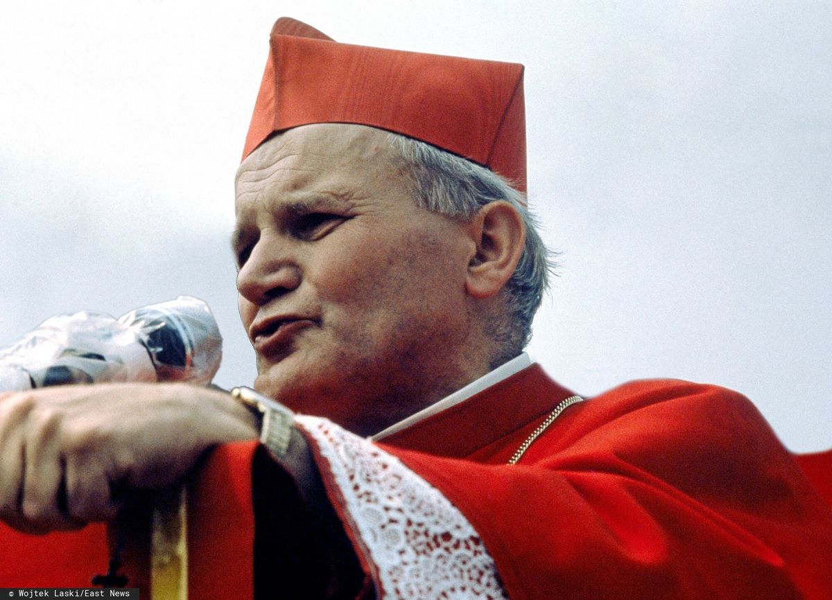Karol Wojtyła przemawia do wiernych w Krakowie w 1974 roku 