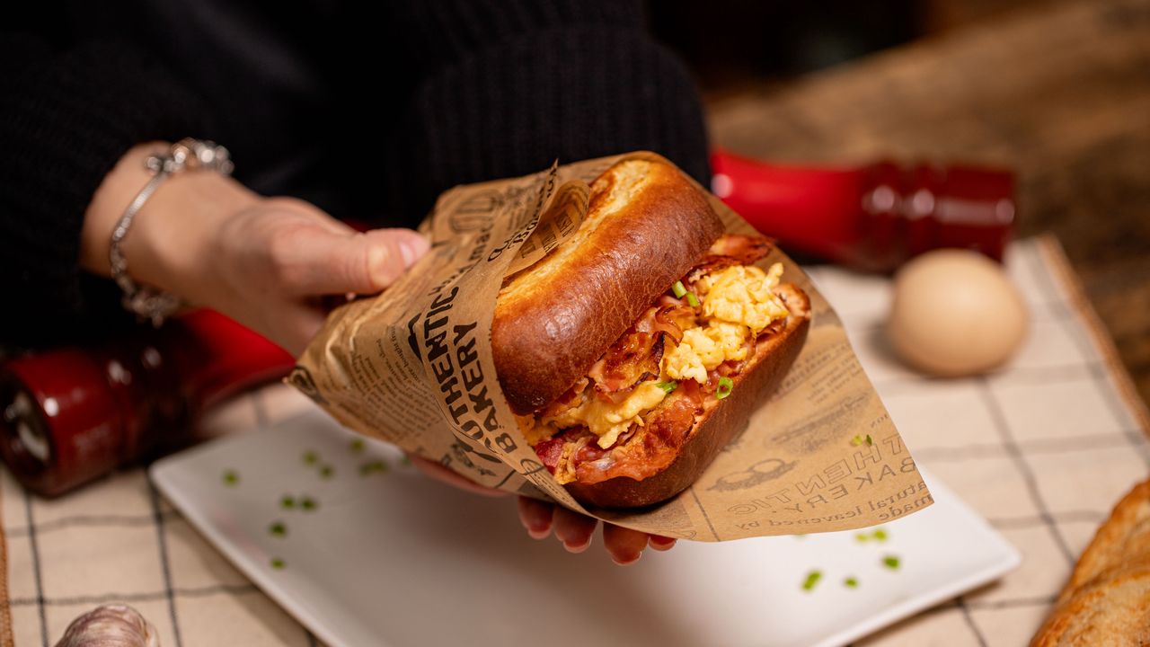 Z tym przepisem mleczny chlebek będzie puszysty jak chmurka. Idealny do śniadaniowych tostów